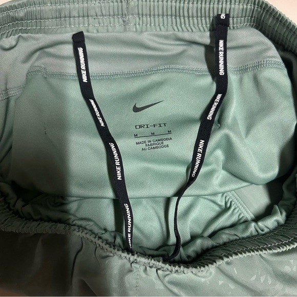 Nike Dri Fit Running Green Pattern Shorts Pocket Size Medium Athletic - Picture 3 of 11